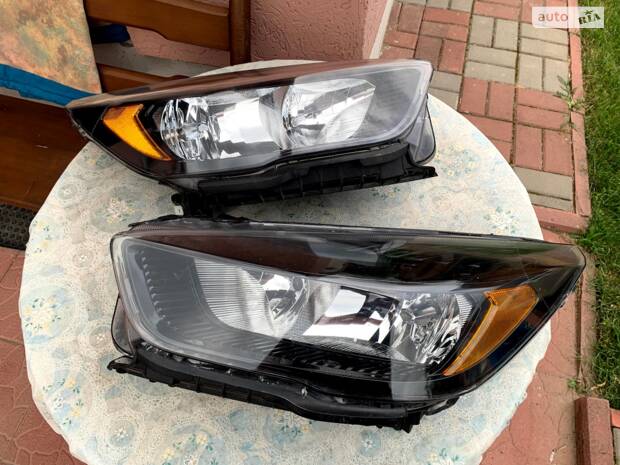 Встановлення оригінальних фар.