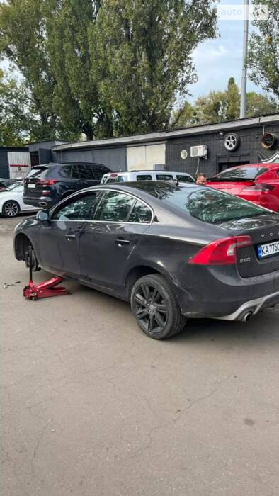 Колеса на Vovlo S60 – це треш просто, як так можна? Бариги норм?