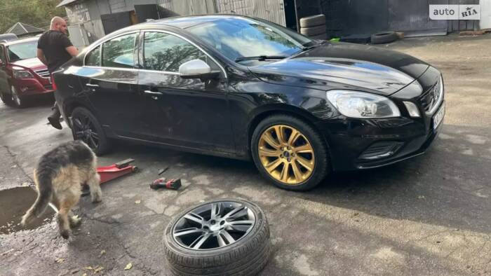 Колеса на Vovlo S60 – це треш просто, як так можна? Бариги норм?