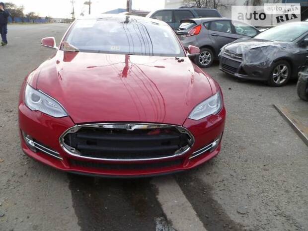 Tesla Model S 2014