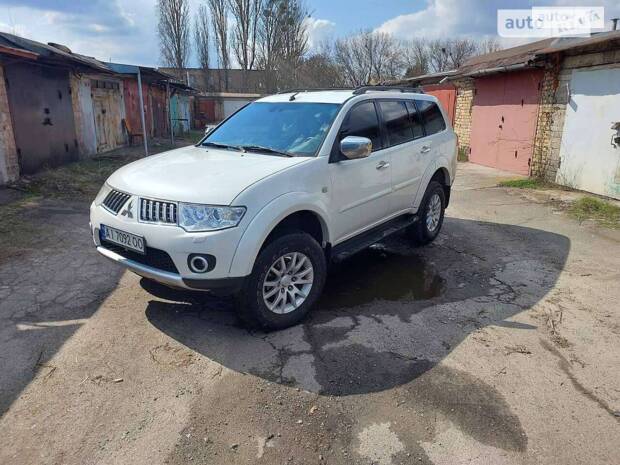 Mitsubishi Pajero Sport 2012