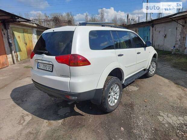 Mitsubishi Pajero Sport 2012