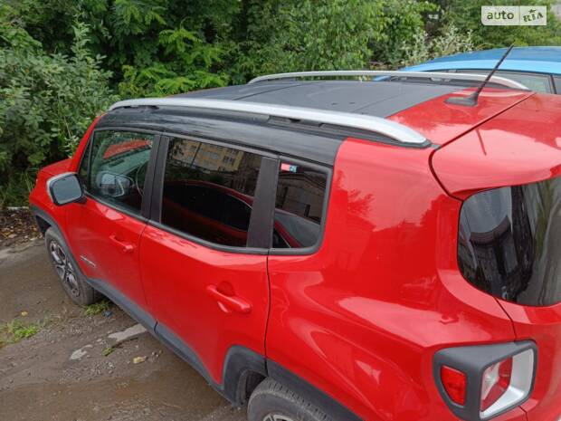 Jeep Renegade 'pomidor'