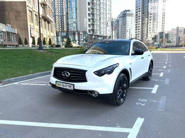 Infiniti QX70 2013