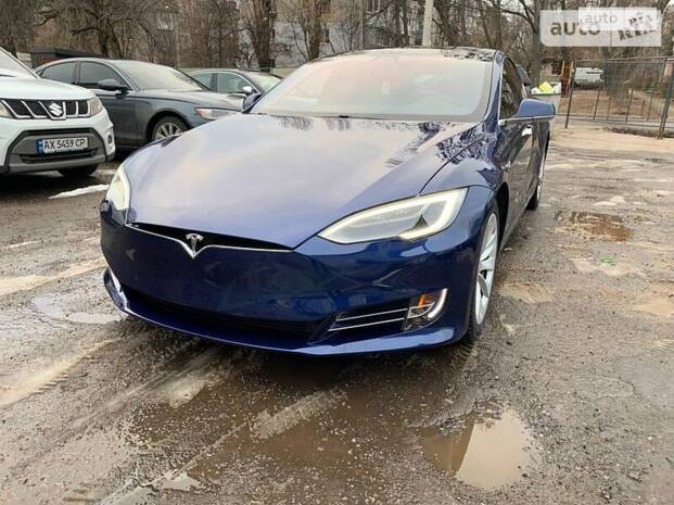 Tesla Model S 2016