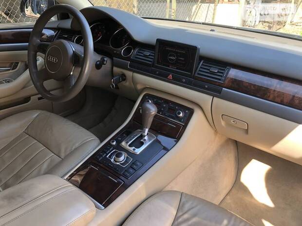 Audi A8 2004