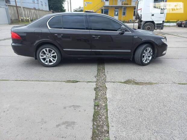 Skoda Superb 2012