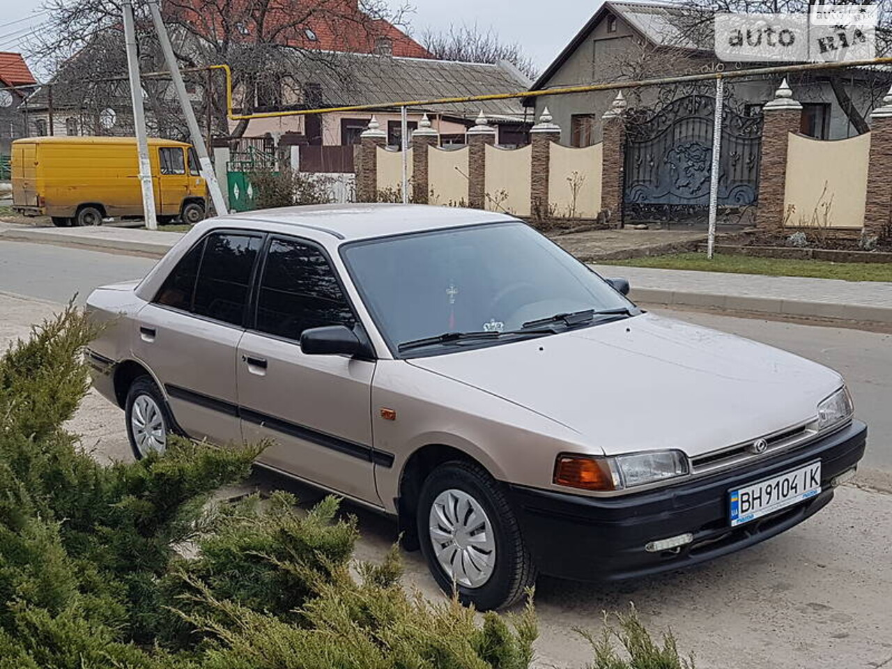 Mazda 323 1992