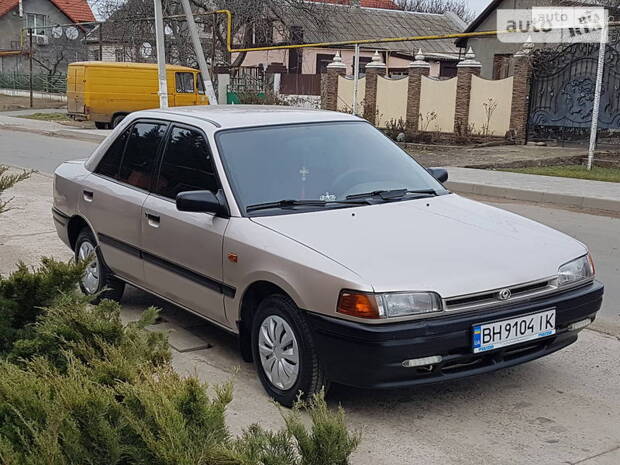 Mazda 323 1992