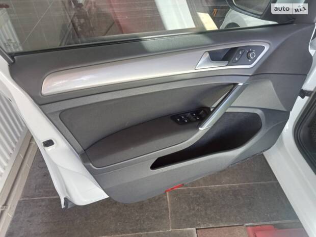 Volkswagen e-Golf 2016