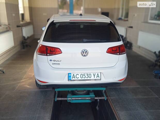 Volkswagen e-Golf 2016