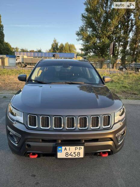 Автомобіль пригнаний із США у вересні 2023 року. Оскільки бампер загубився в дорозі, довелося зібрати його з нових складових частин. Є подряпина на лівій дверці