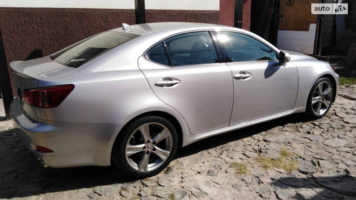 Lexus IS 2011