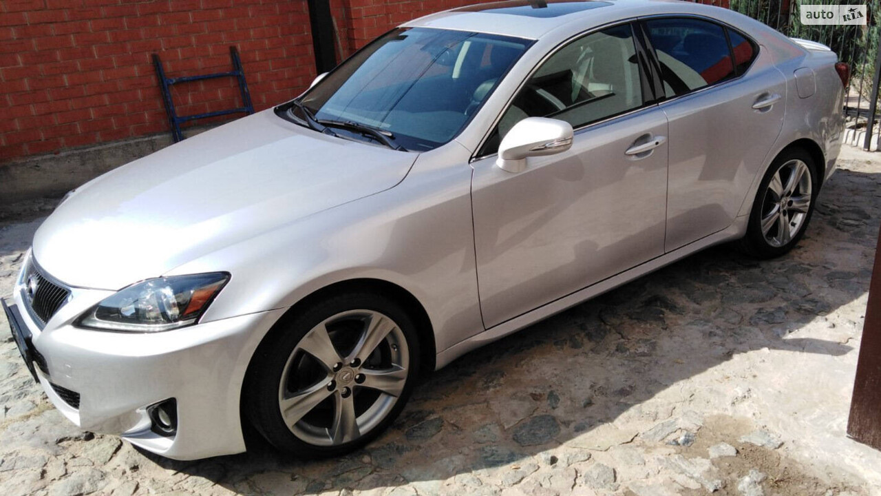 Lexus IS 2011