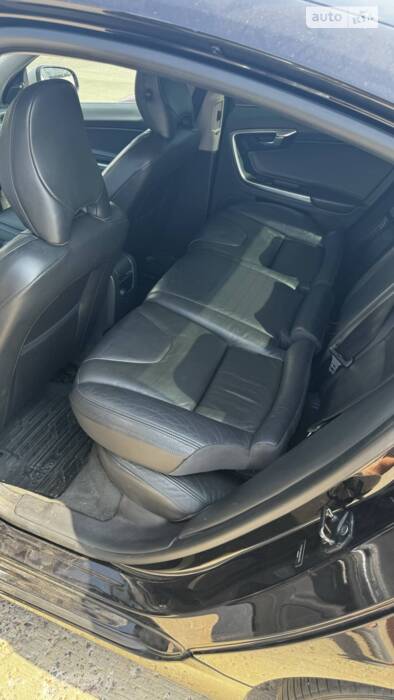 Сидіння із бустерами по заводу у Volvo S60 2011