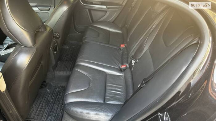 Сидіння із бустерами по заводу у Volvo S60 2011