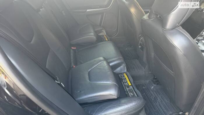 Сидіння із бустерами по заводу у Volvo S60 2011