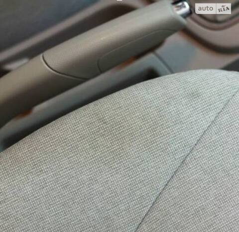 Як почистити салон авто в домашніх умовах