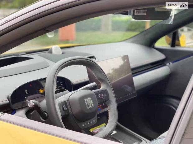 Китайські електричні машини----Zeekr007