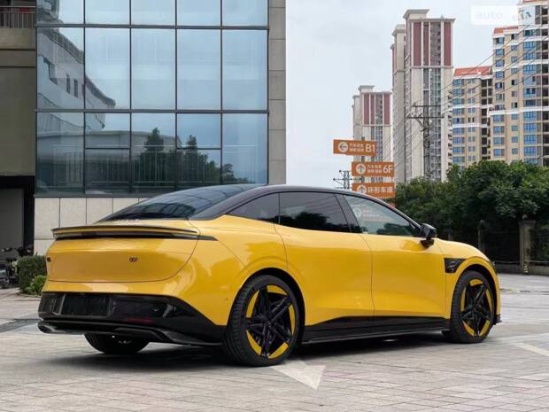 Китайські електричні машини----Zeekr007