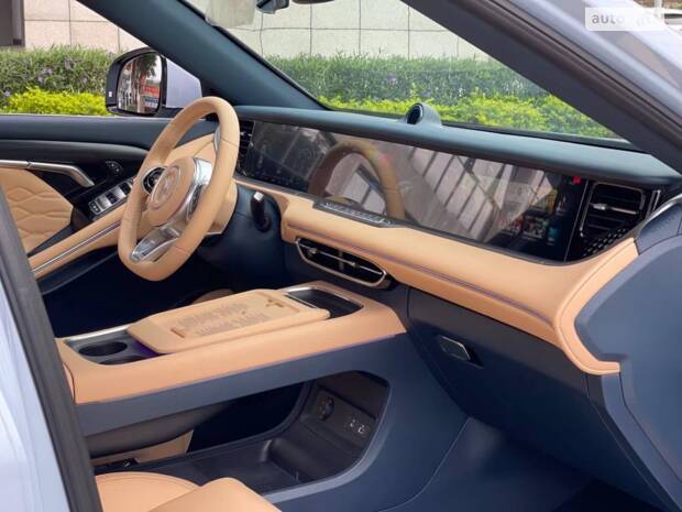 Китайські електричні машини--VOYAH FREE