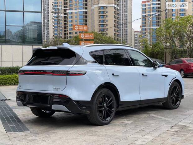 Китайські електричні машини--VOYAH FREE