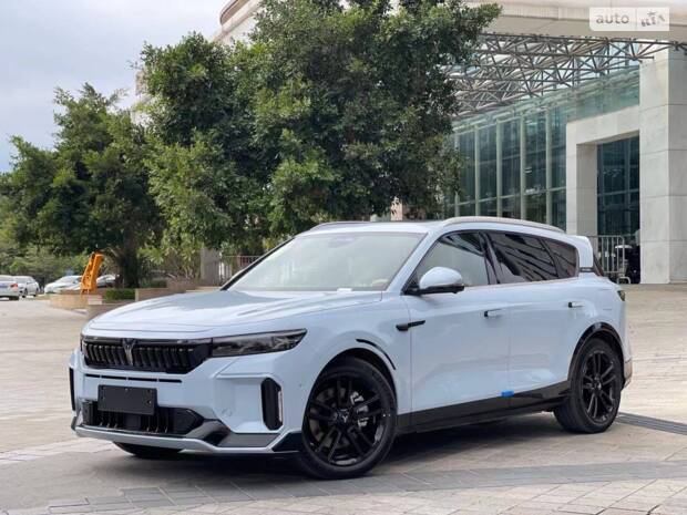 Китайські електричні машини--VOYAH FREE