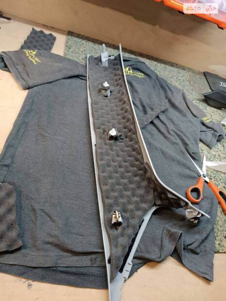 Повна шумоізоляція Model Y