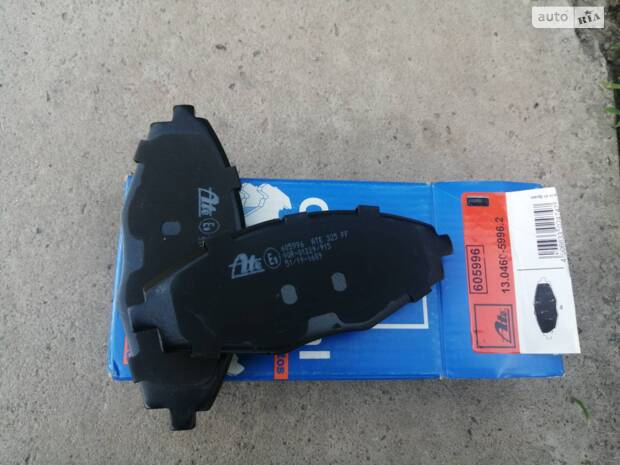 Заміна колодок передніх