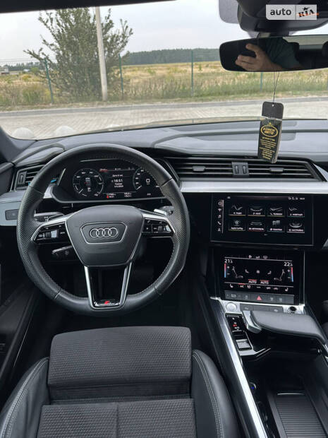 Audi e-tron 2019
