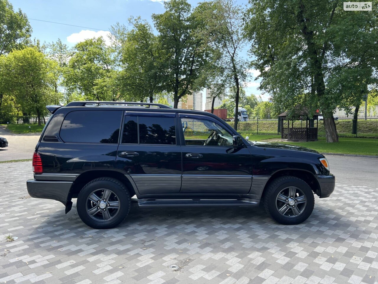 Lexus LX 2006