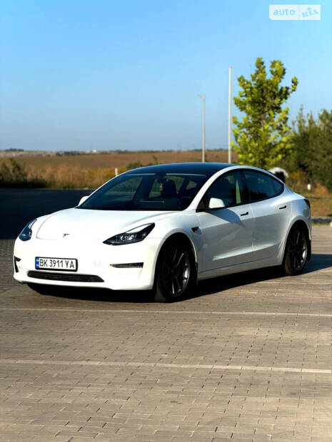 Tesla Model 3 2023
