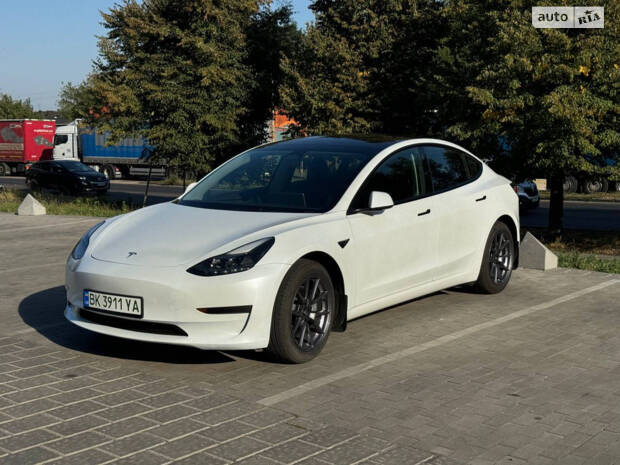Tesla Model 3 2023