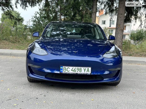 Tesla Model 3 2022