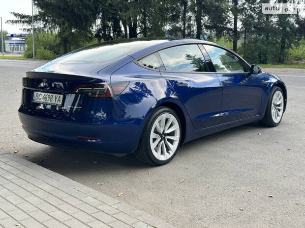 Tesla Model 3 2022