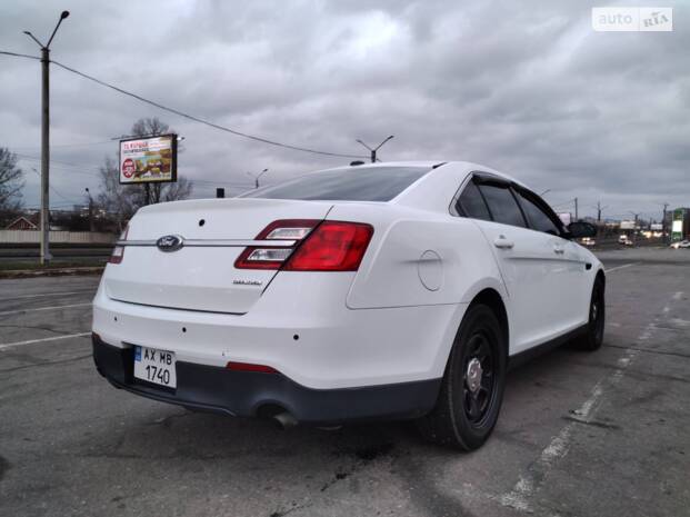 Ford Taurus 2015
