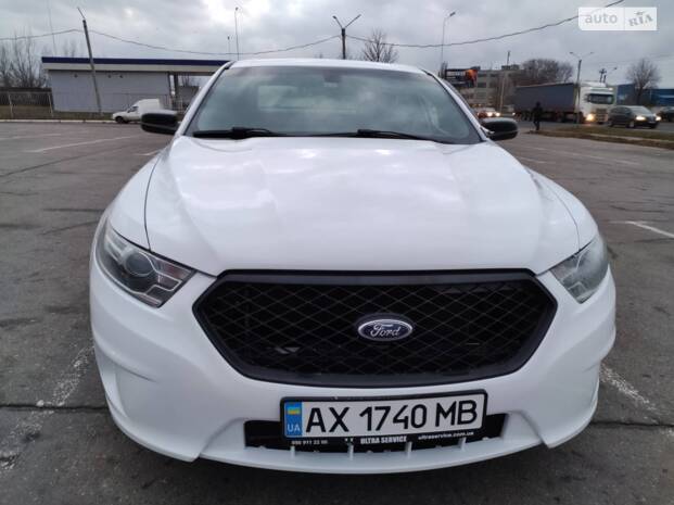 Ford Taurus 2015