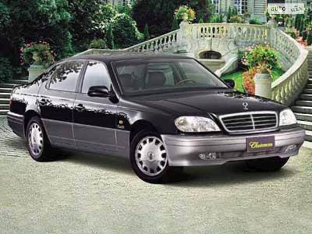 На лоба собі цей значок приклей або що тут робить значок мерседес?