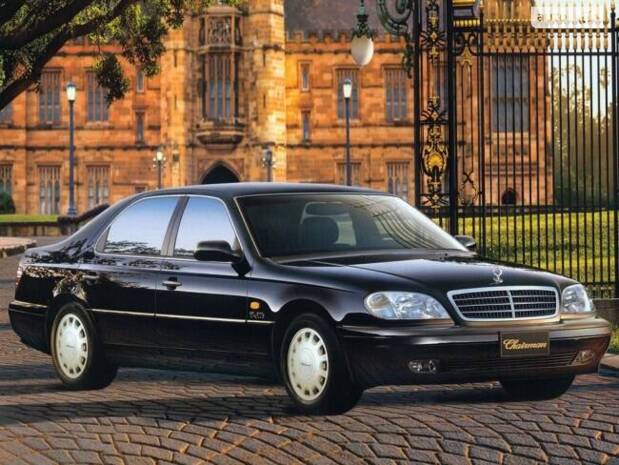 На лоба собі цей значок приклей або що тут робить значок мерседес?