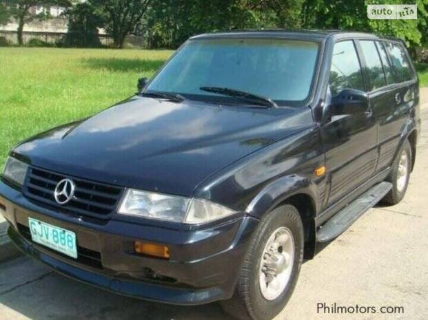 На лоба собі цей значок приклей або що тут робить значок мерседес?