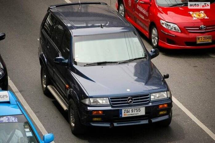 На лоба собі цей значок приклей або що тут робить значок мерседес?