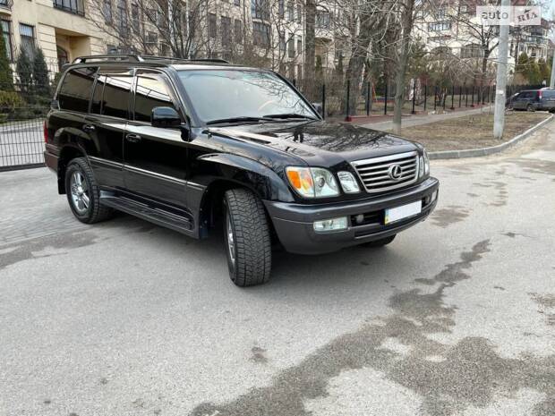 Lexus LX 2006