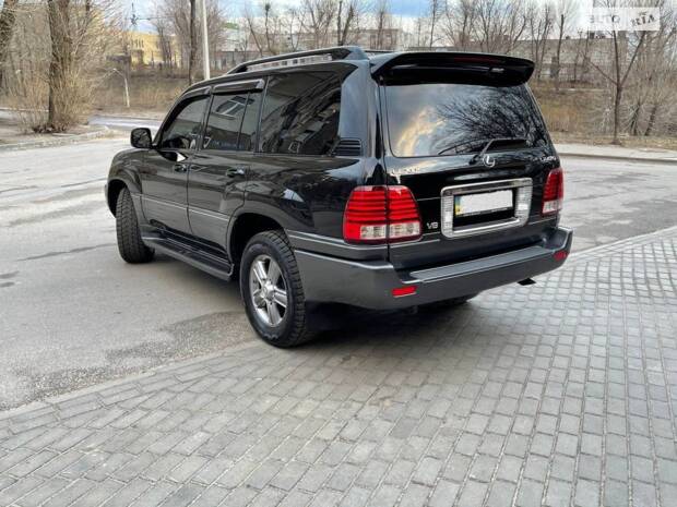 Lexus LX 2006