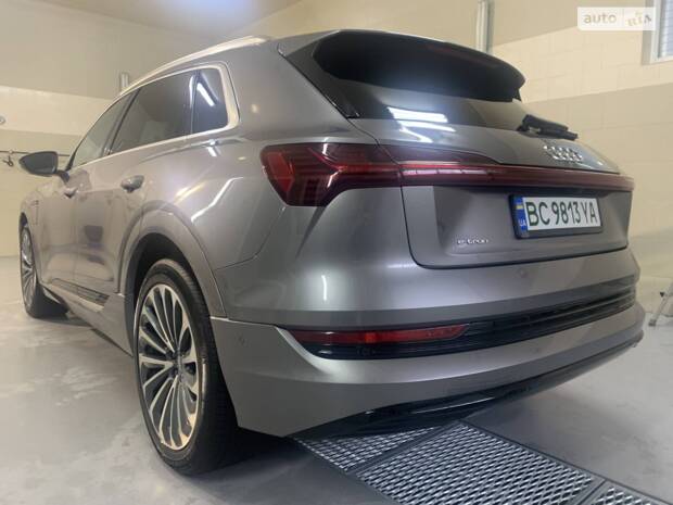 Audi e-tron 2019