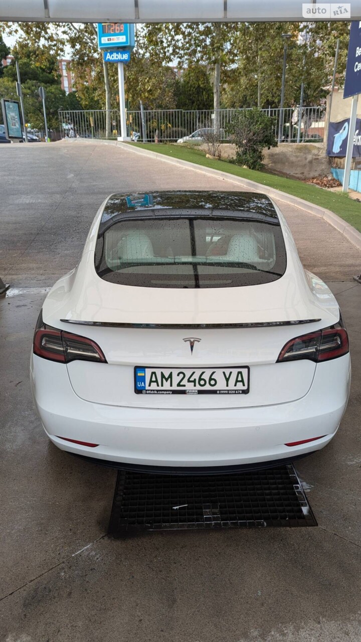 Tesla Model 3 2020