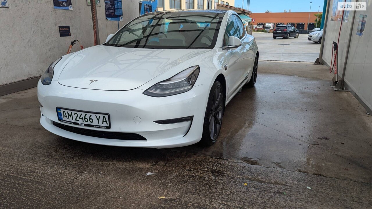 Tesla Model 3 2020