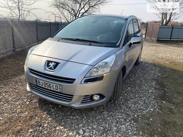 Peugeot 5008 2011