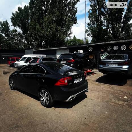 Рихтовка дисків R18 VOLVO, апгрейд панелі клімату та фікс панелі приборів ТФТ