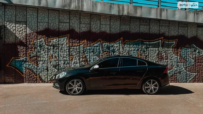 Вже рік володіння моїм Volvo S60 T6, я в шоці, цілий рік. Як воно? Продавати?