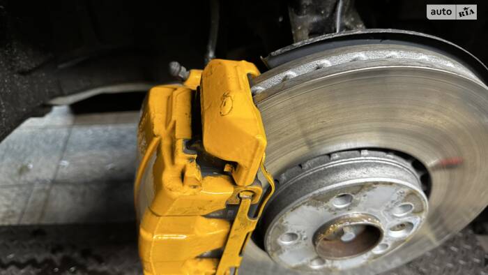 Перевзувся на зимові шини Continental TS850p 235/45R18 та підфарбування супортів